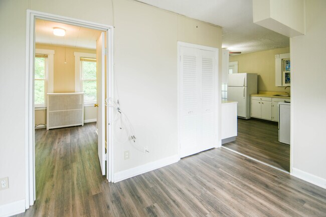 Building Photo - 82 Spindle Hill Rd