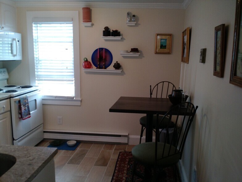 Building Photo - 405 The Hill