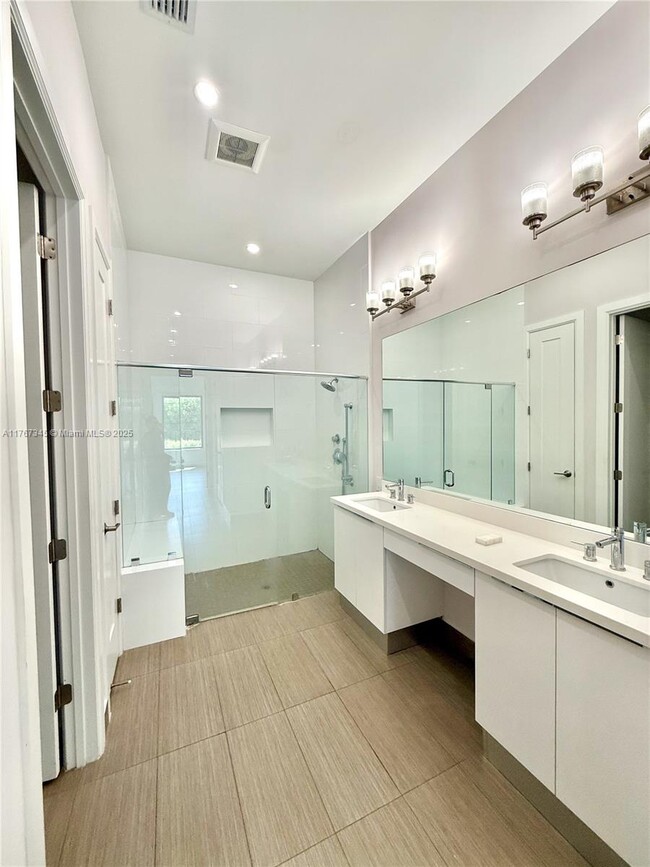 Building Photo - 5915 Brookfield Cir