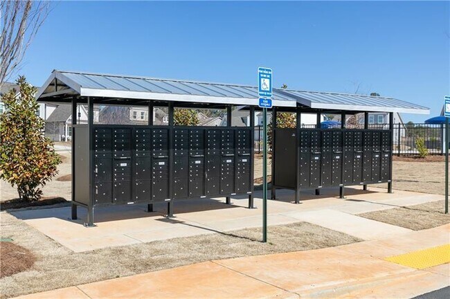 Building Photo - 3065 Cambridge Ml St