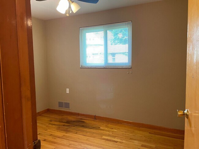 Building Photo - bre121