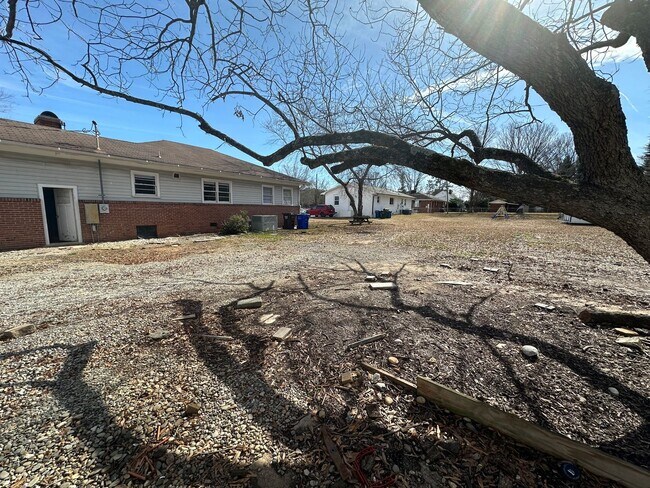 Building Photo - Charming 3BR Home Near Duke Regional
