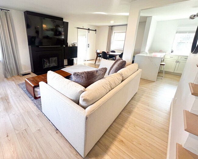 Living Room - 38 Volusia Ave