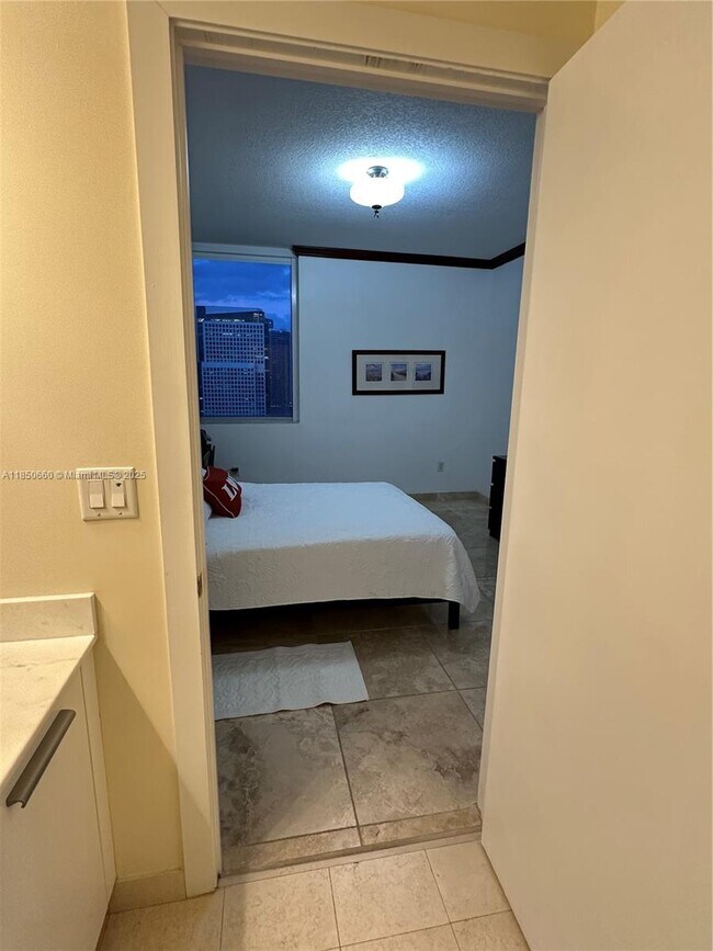 Building Photo - 1060 Brickell Ave