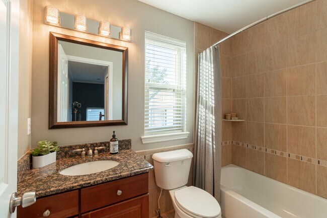 Building Photo - 3334 Cummings Ave