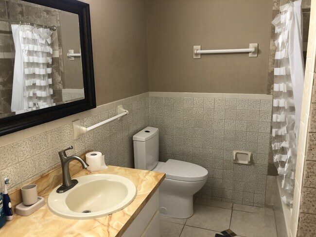 Building Photo - 201 Desoto St