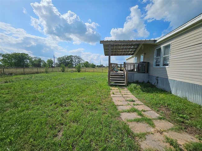 Building Photo - 2218 Hintz Rd