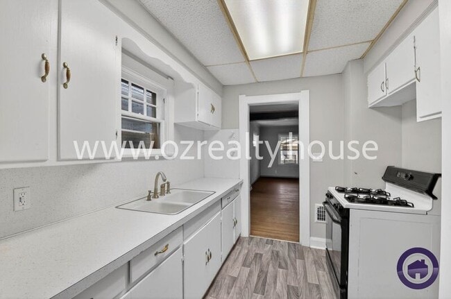 Building Photo - 2032 Barrows St