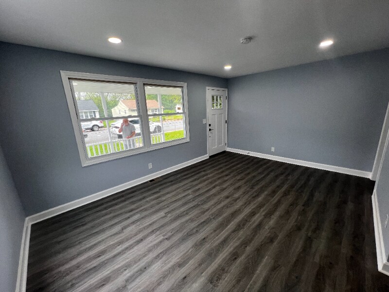 Building Photo - 220 Locust Ln