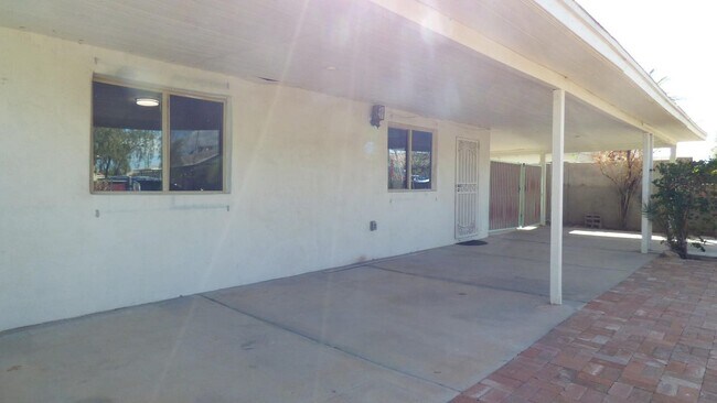 Building Photo - 1429 S 10th Ave