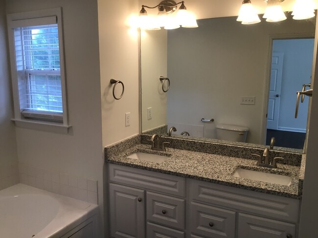 Building Photo - 6682 Knob Hill Ct