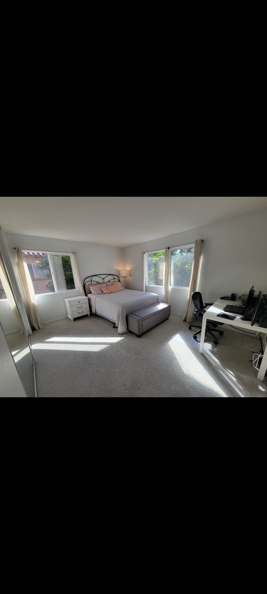 Building Photo - 180 Chambers St