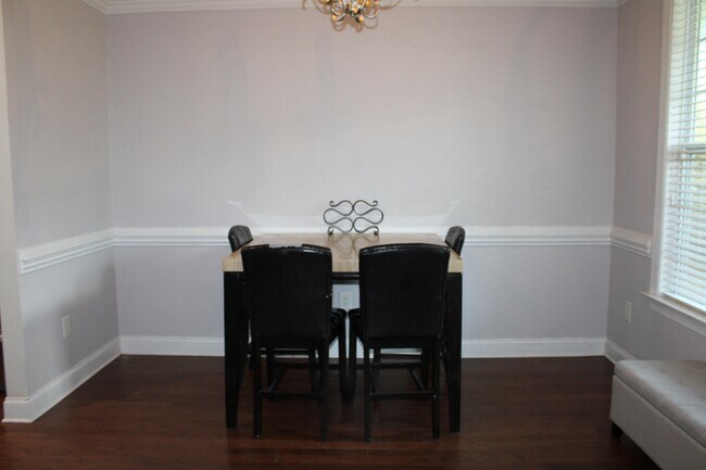 Building Photo - 241 Vinewood Pl