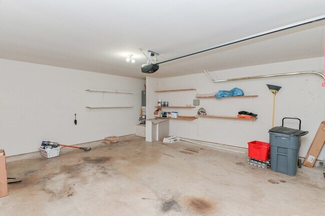 Building Photo - 4022 Mt Everest Way