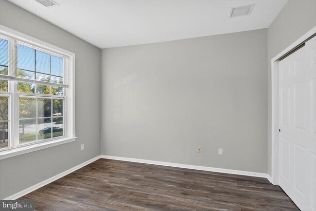 Building Photo - 127 Timberlake Dr