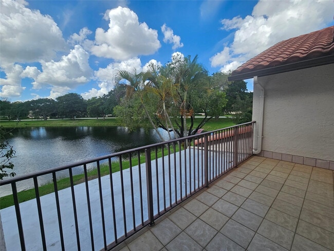 Building Photo - 633 Deer Crk Lk Pt S Ln