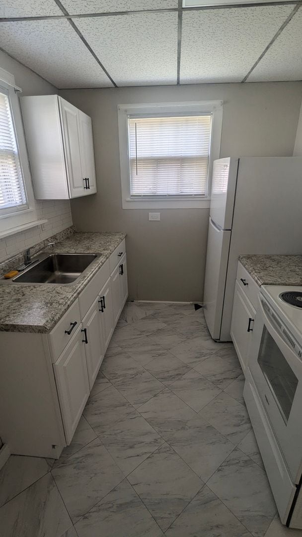 Building Photo - 2 bedroom Side by Side Duplex