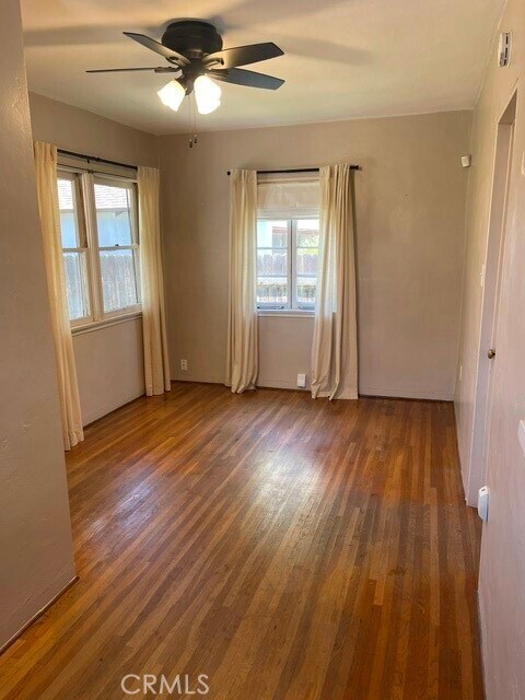 Building Photo - 4586 Sunnyside Dr