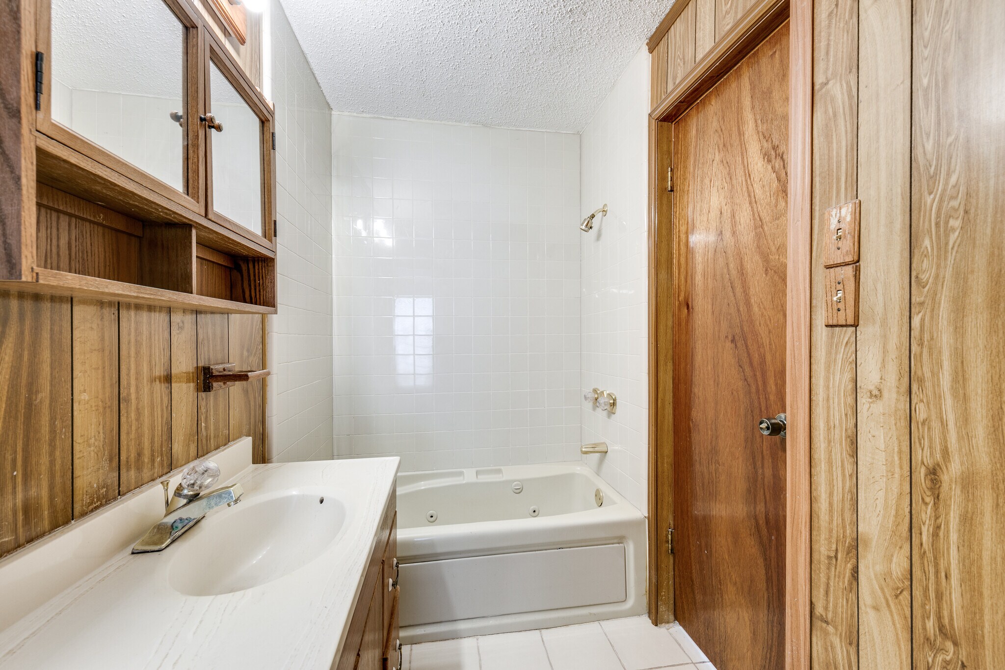 Building Photo - 2509 Valwood Pky