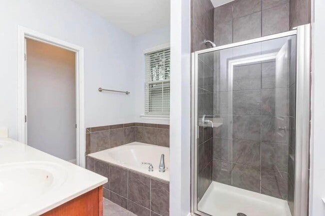 Building Photo - 5999 Brookside Oak Cir