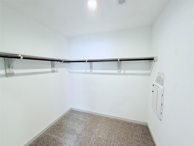 Building Photo - 2824 Gunnersbury Dr