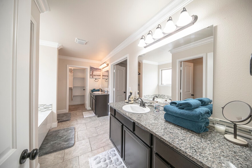 Building Photo - 6922 Ranch Hand Dr