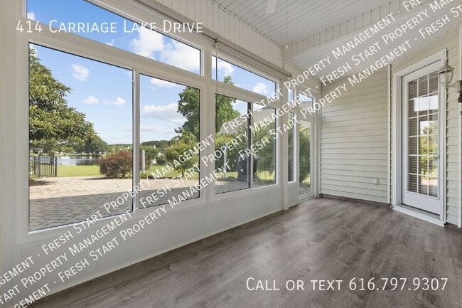 Building Photo - 414 Carriage Lake Dr