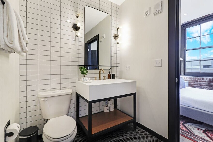 Building Photo - 1148 S Peters St