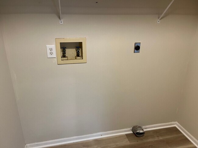 Building Photo - 3bedroom 3 bath. coming soon.