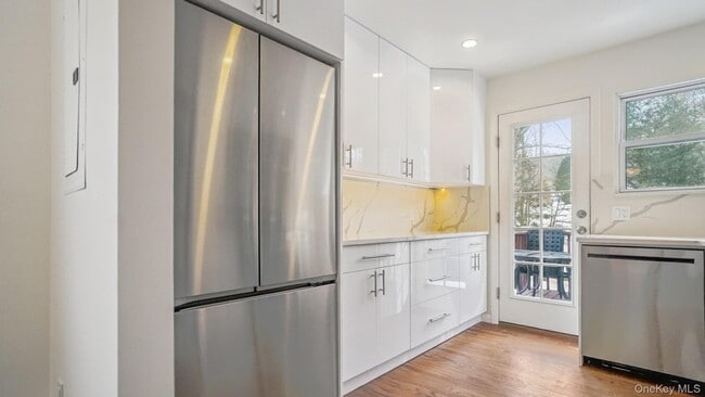 Building Photo - 100 E Sunnyside Ln