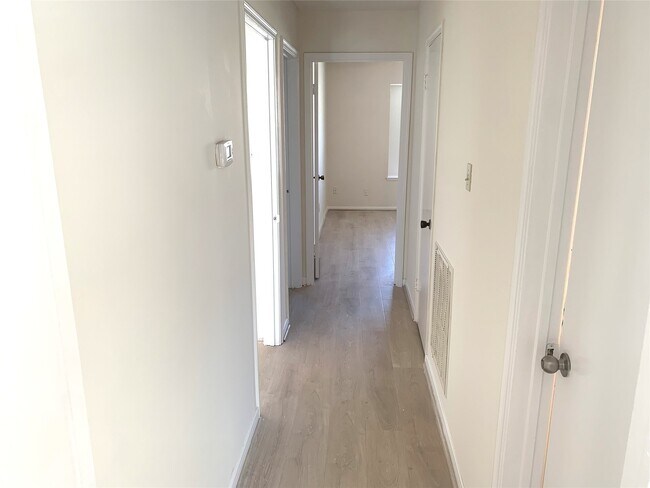 Building Photo - 13611 Elm Ct