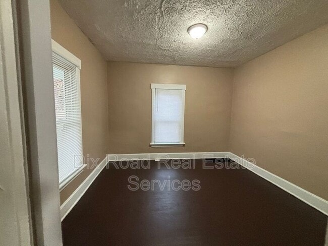 Building Photo - 2204 Hill Ave