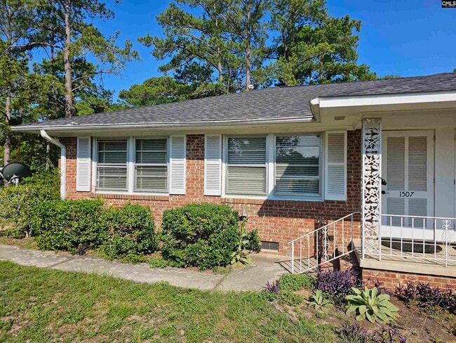 Building Photo - 1507 Brennen Rd