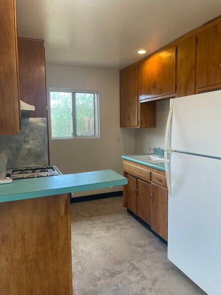 Kitchen - 13429 Davenport St
