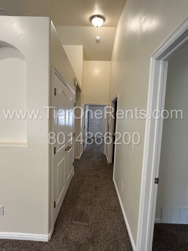 Building Photo - This property offers a NO DEPOSIT option a...