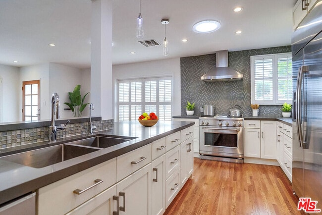 Building Photo - 8404 Holy Cross Pl