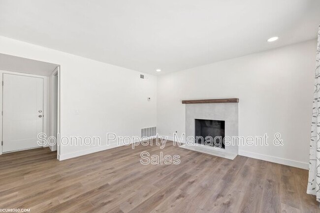 Building Photo - 315 Cerro St