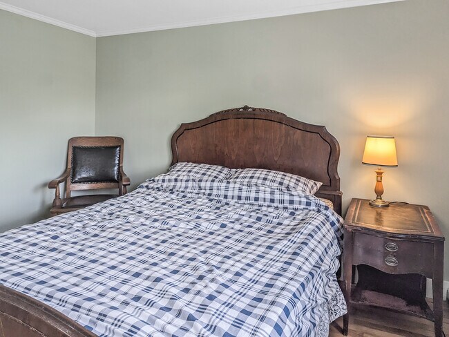 Building Photo - 7 Warren St