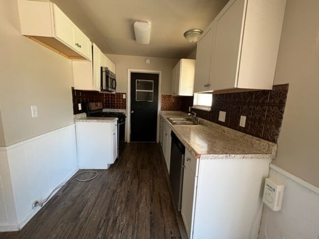 Building Photo - 2333 Marsalis Dr