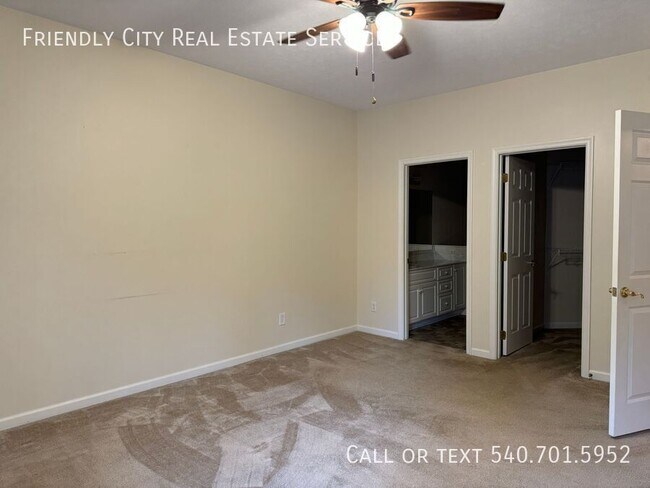 Building Photo - Beautiful Duplex at Spring Oaks