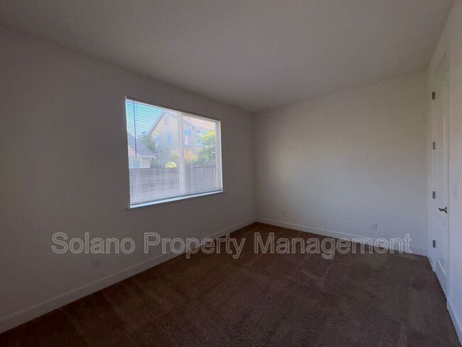 Building Photo - 100 Mt Adams Cir