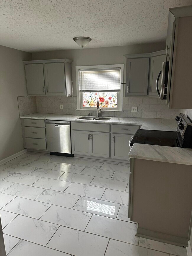 Building Photo - 126 Allnutt Dr