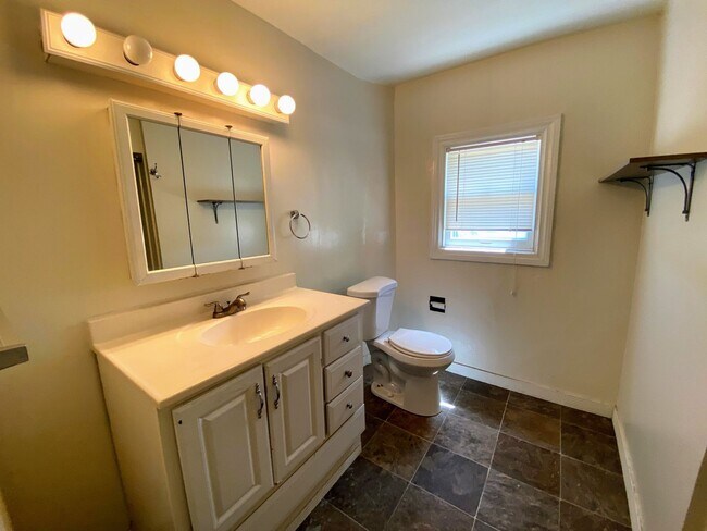 Building Photo - 1301 North- Creston neighborhood- Water Included