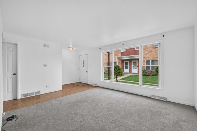 Building Photo - 210 Linn Ct