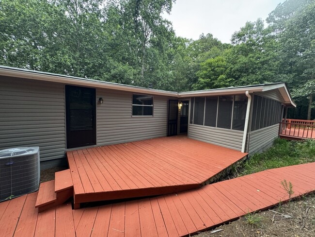 Building Photo - 1547 Tugaloo State Park Rd