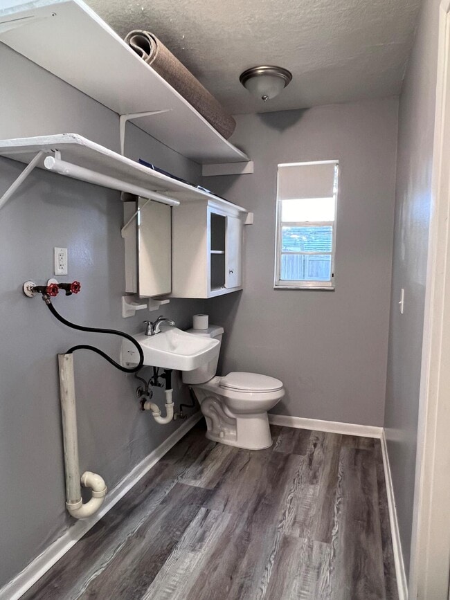 Building Photo - 2467 Mercury Dr