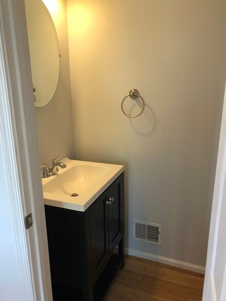 Building Photo - 68 Baltusrol Dr