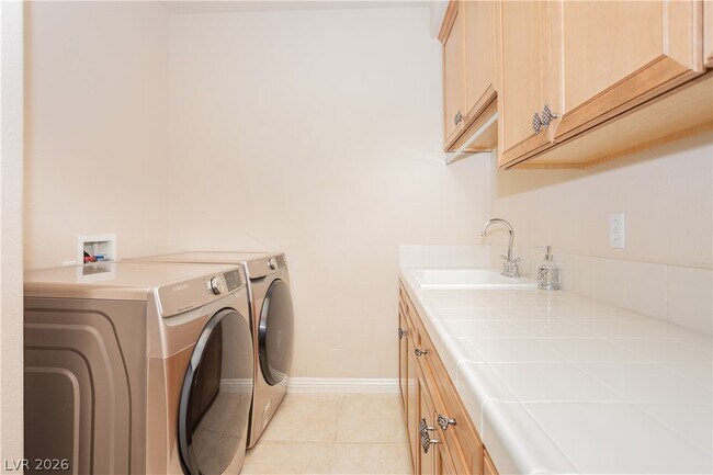 Building Photo - 12097 Oakland Hills Dr