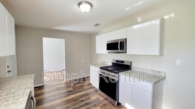 Building Photo - 1704 Langford St