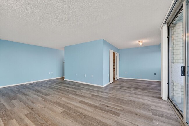 Building Photo - 2500 N Van Dorn St